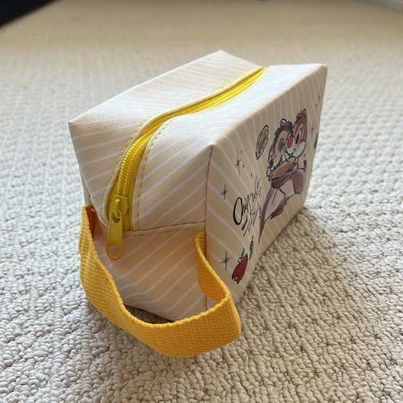 NWT - Disney Chip and Dale make-up case. - Picture 4 of 6